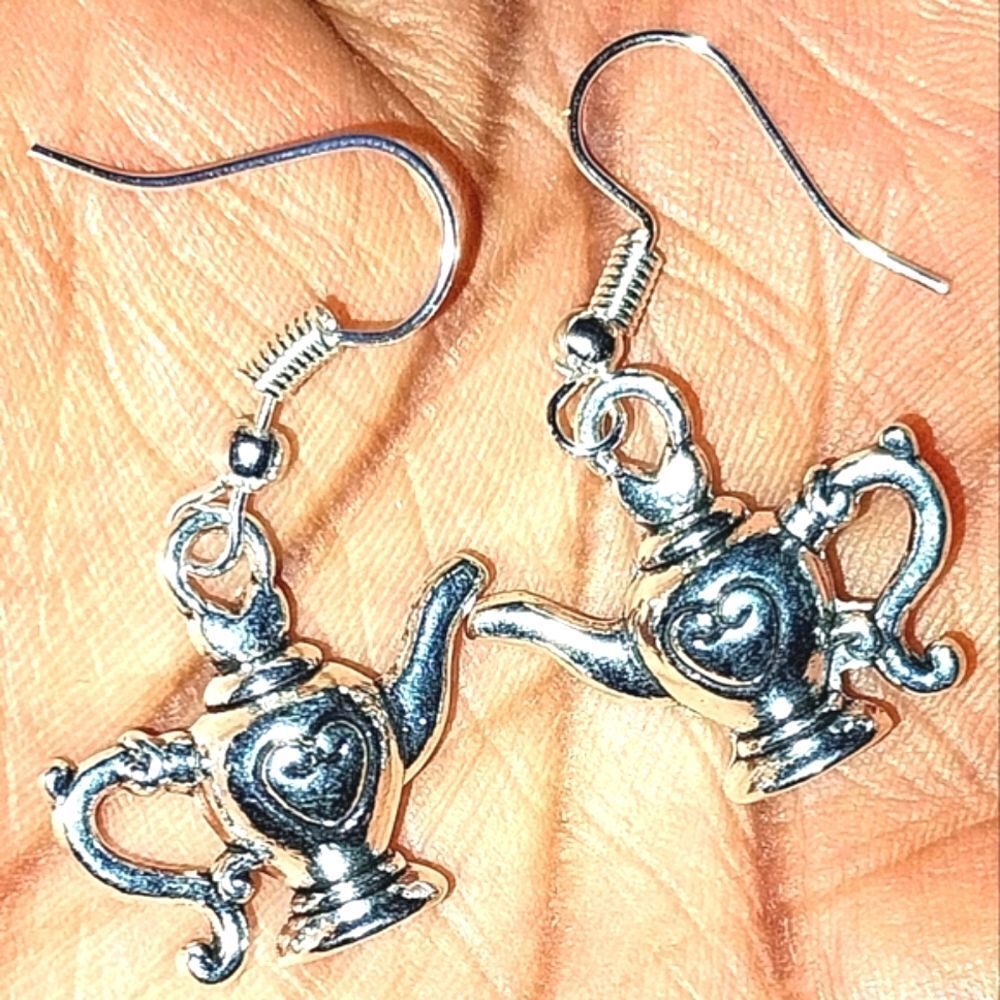 Super cute retro tea pot earrings